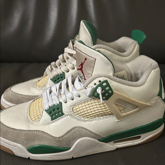 Nike SB White and Green Retro High-Top Sneakers - Picture 4 of 4